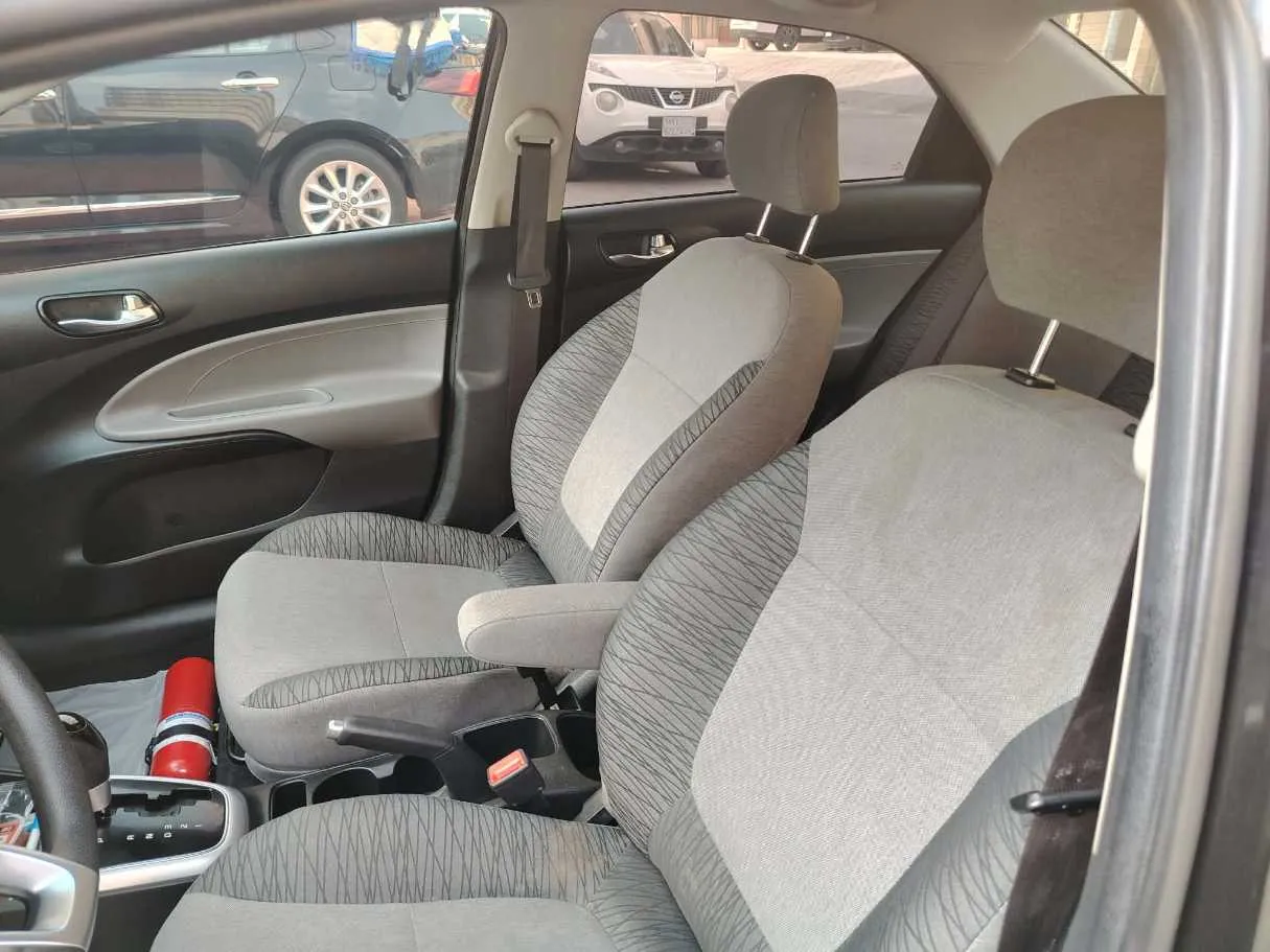 Car image 15