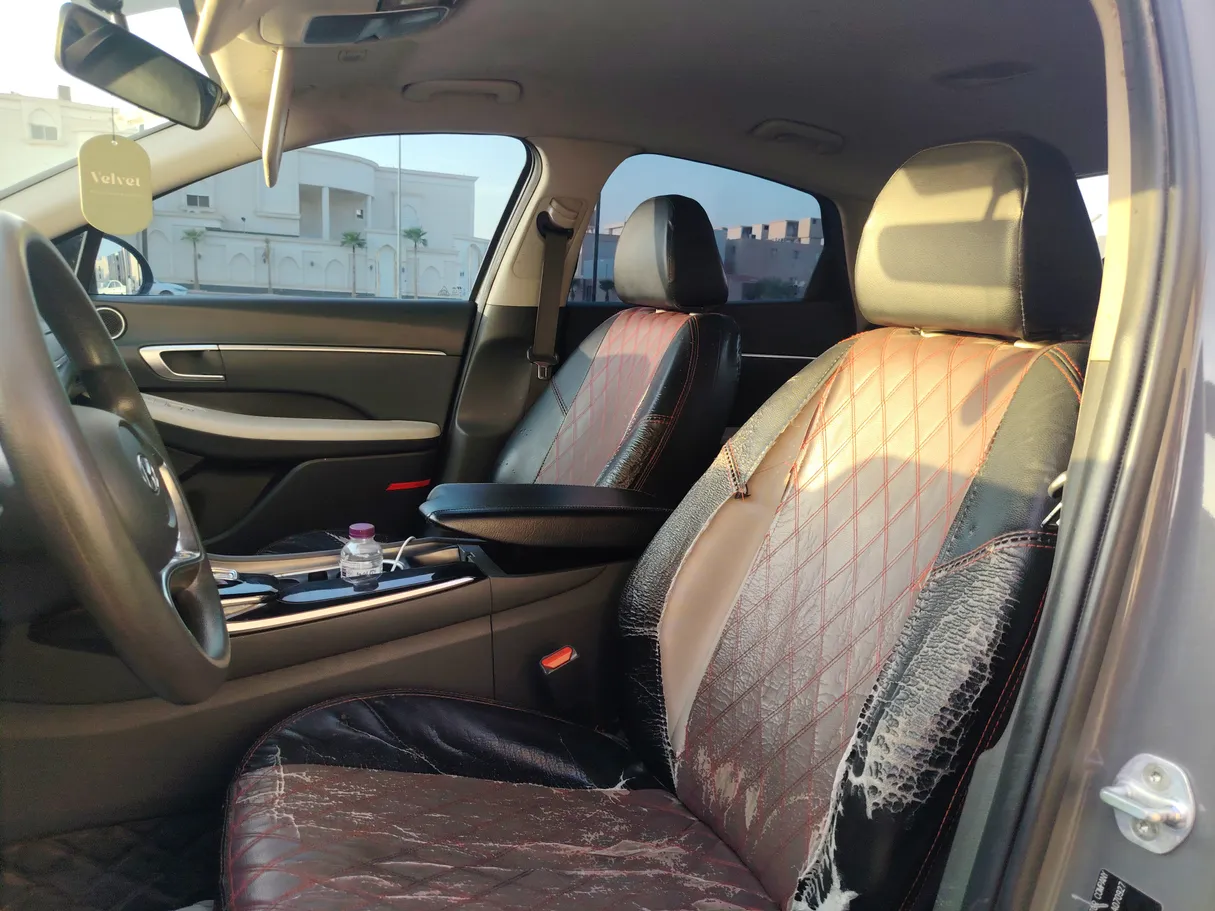 Car image 13