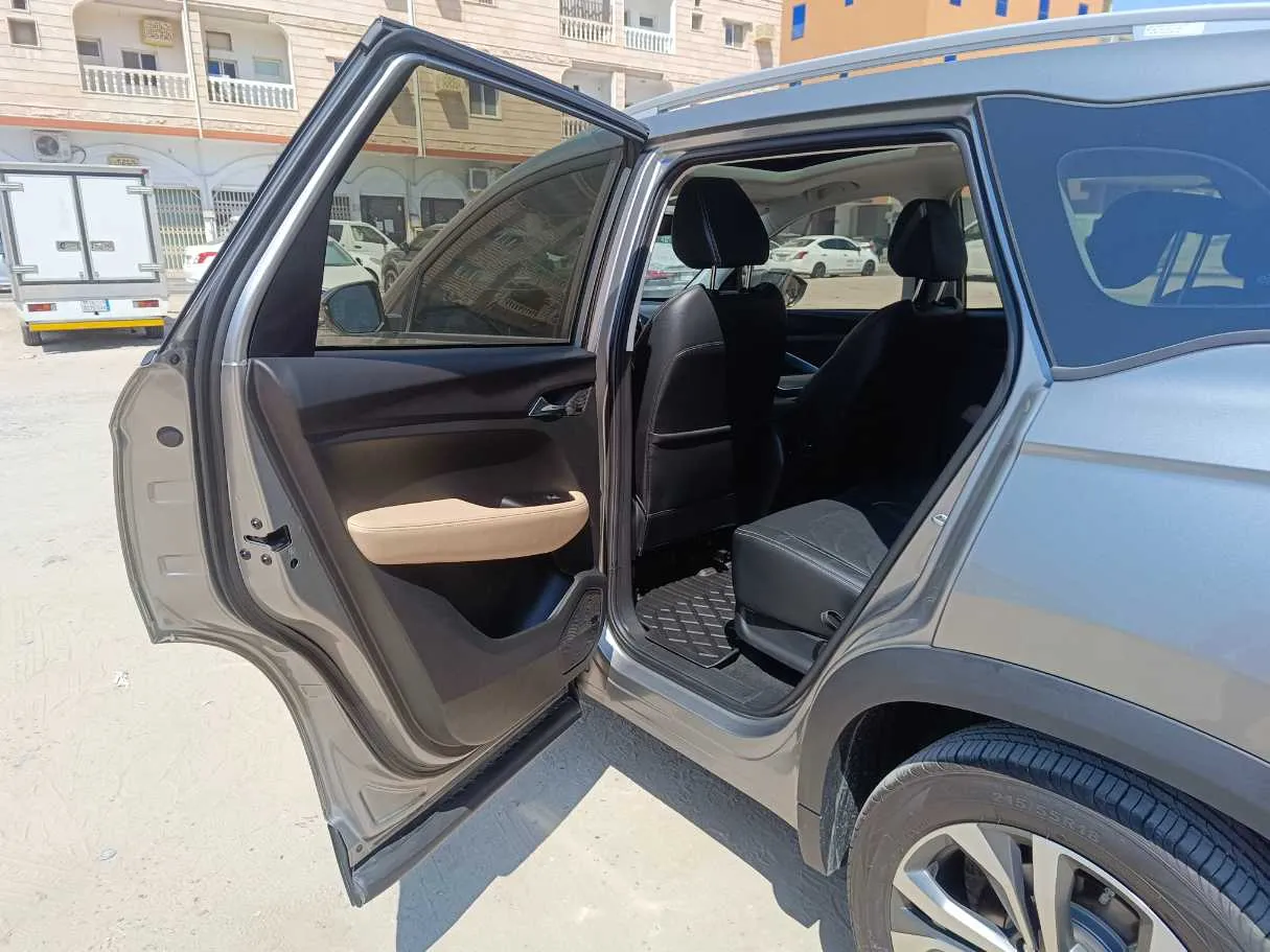 Car image 15