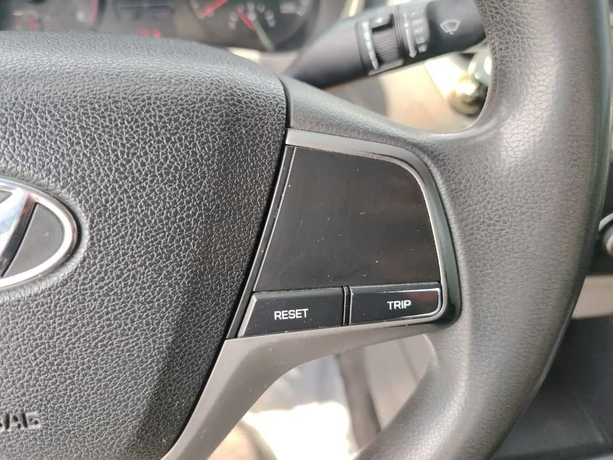 Car image 35