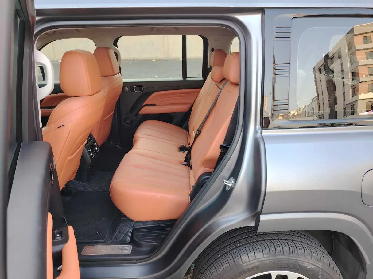 Car image 15
