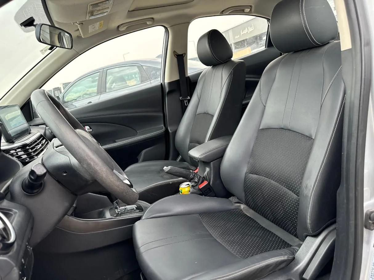 Car image 11