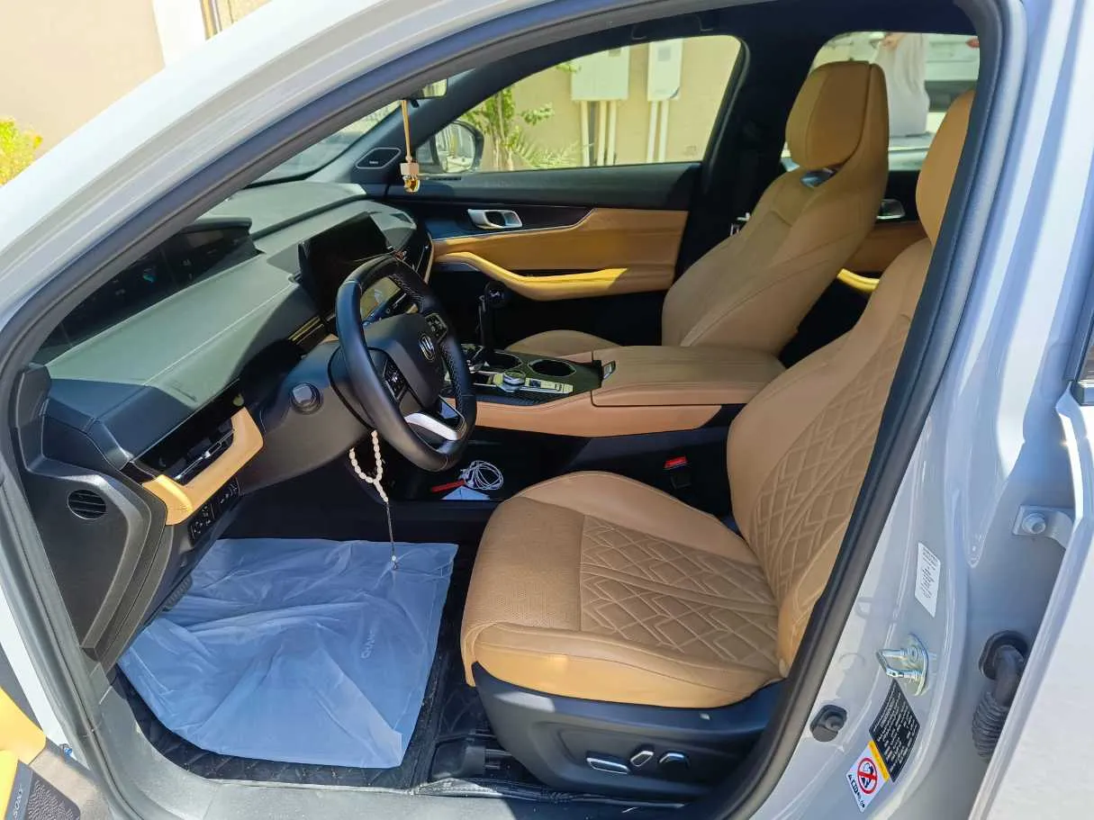 Car image 16