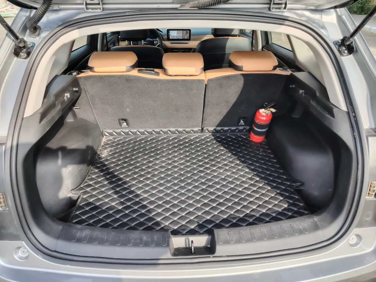 Car image 24