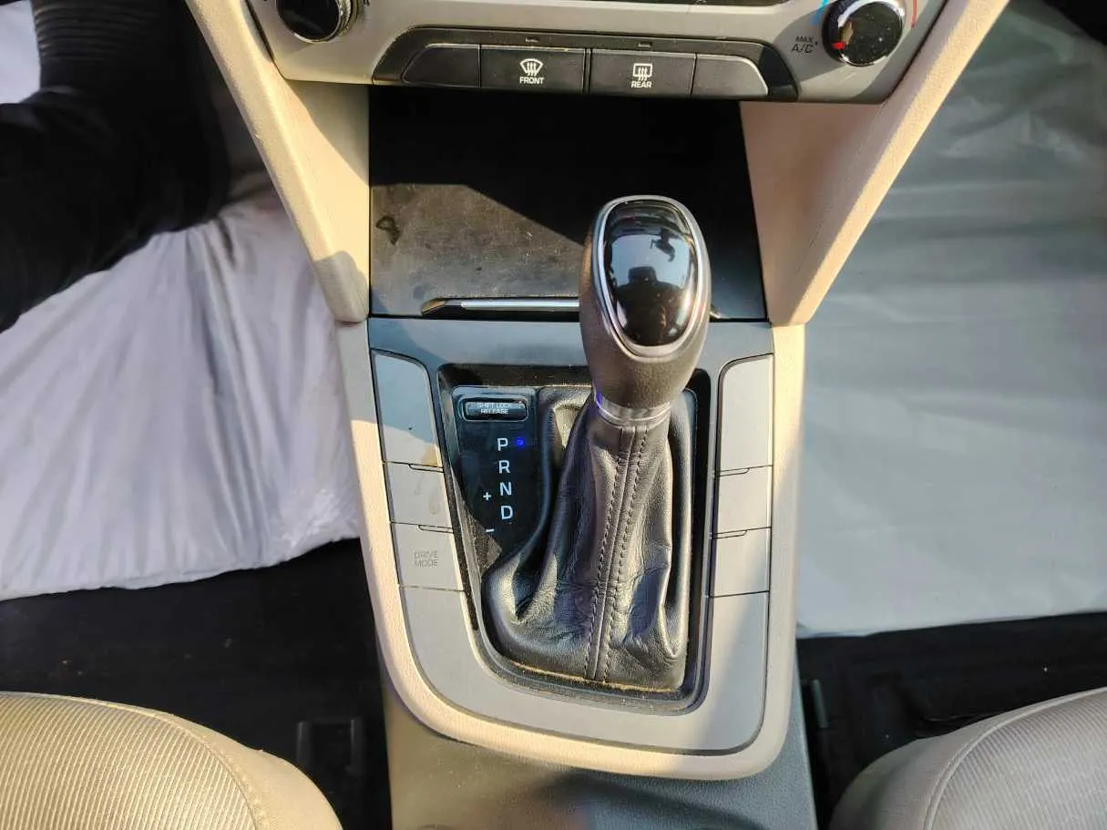 Car image 21