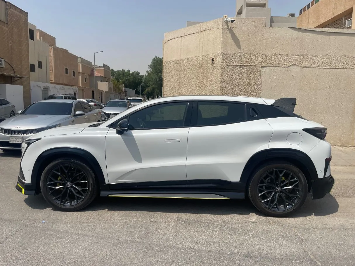 Car image 8
