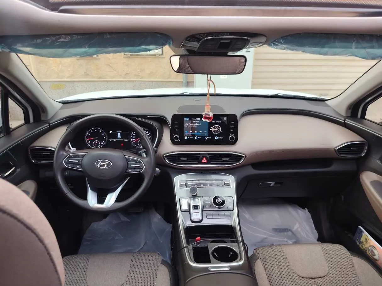 Car image 17