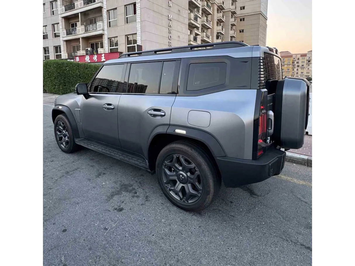 Car image 3