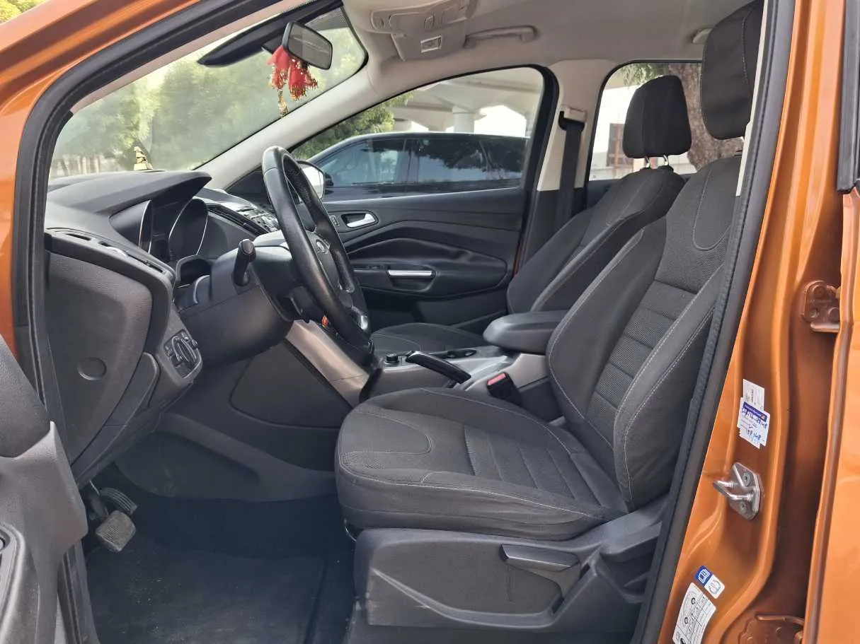 Car image 11