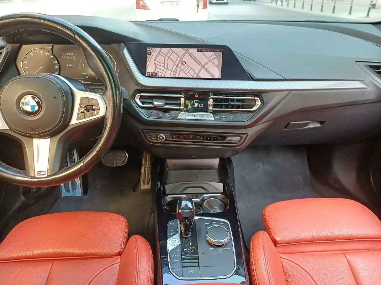 Car image 18
