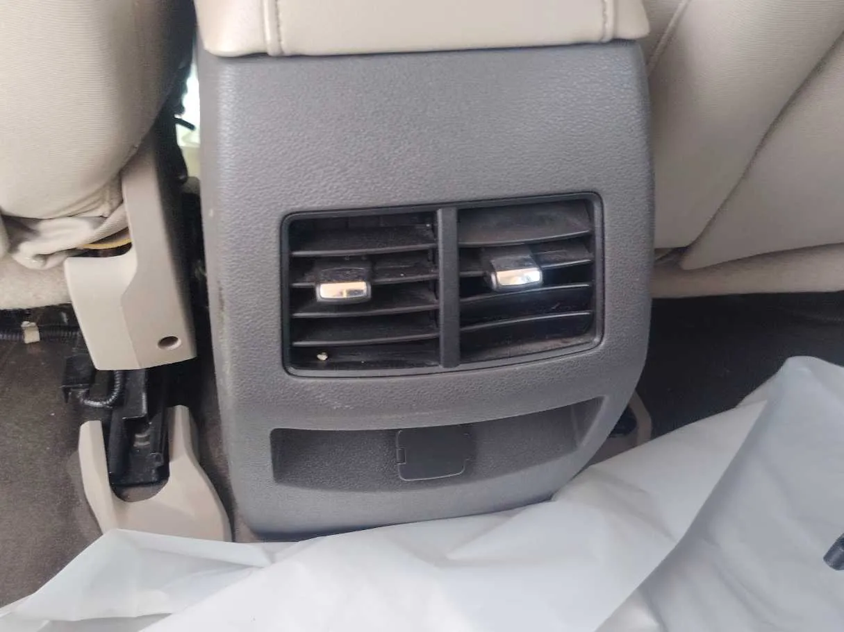 Car image 27