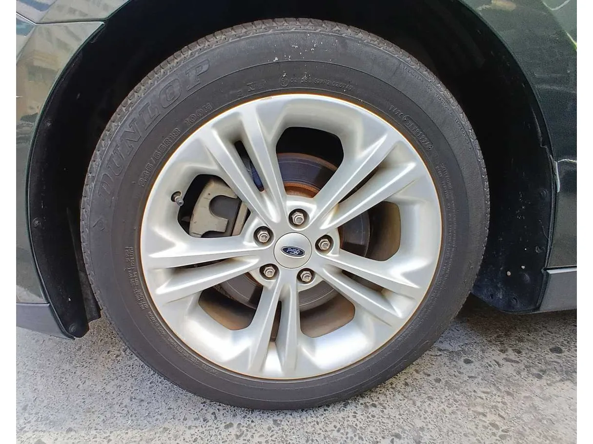 Car image 9
