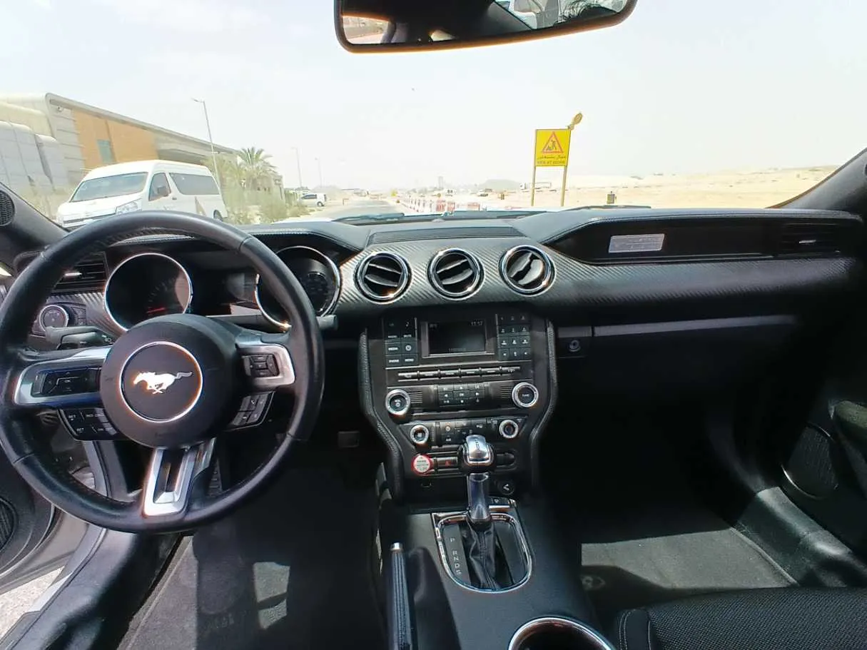 Car image 14