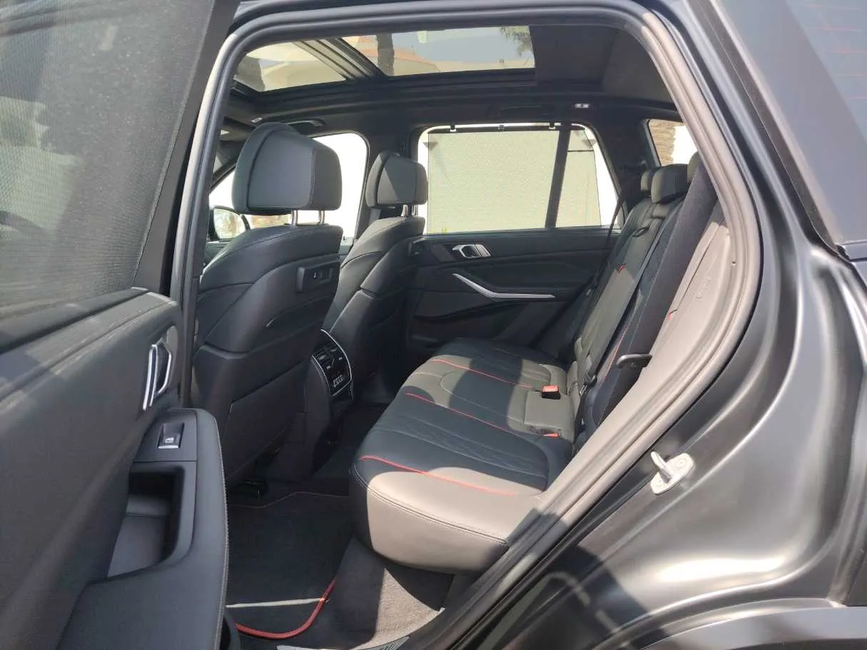Car image 17