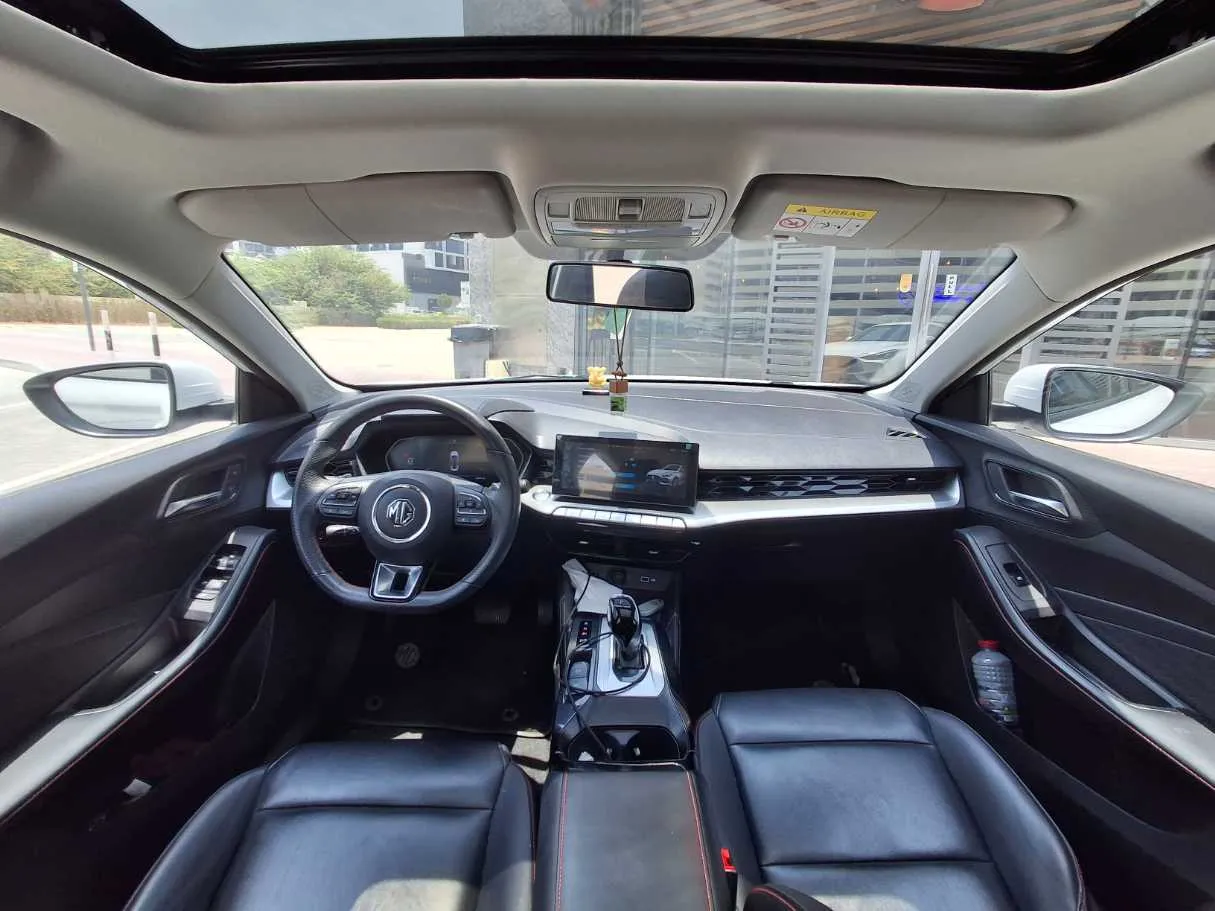 Car image 18