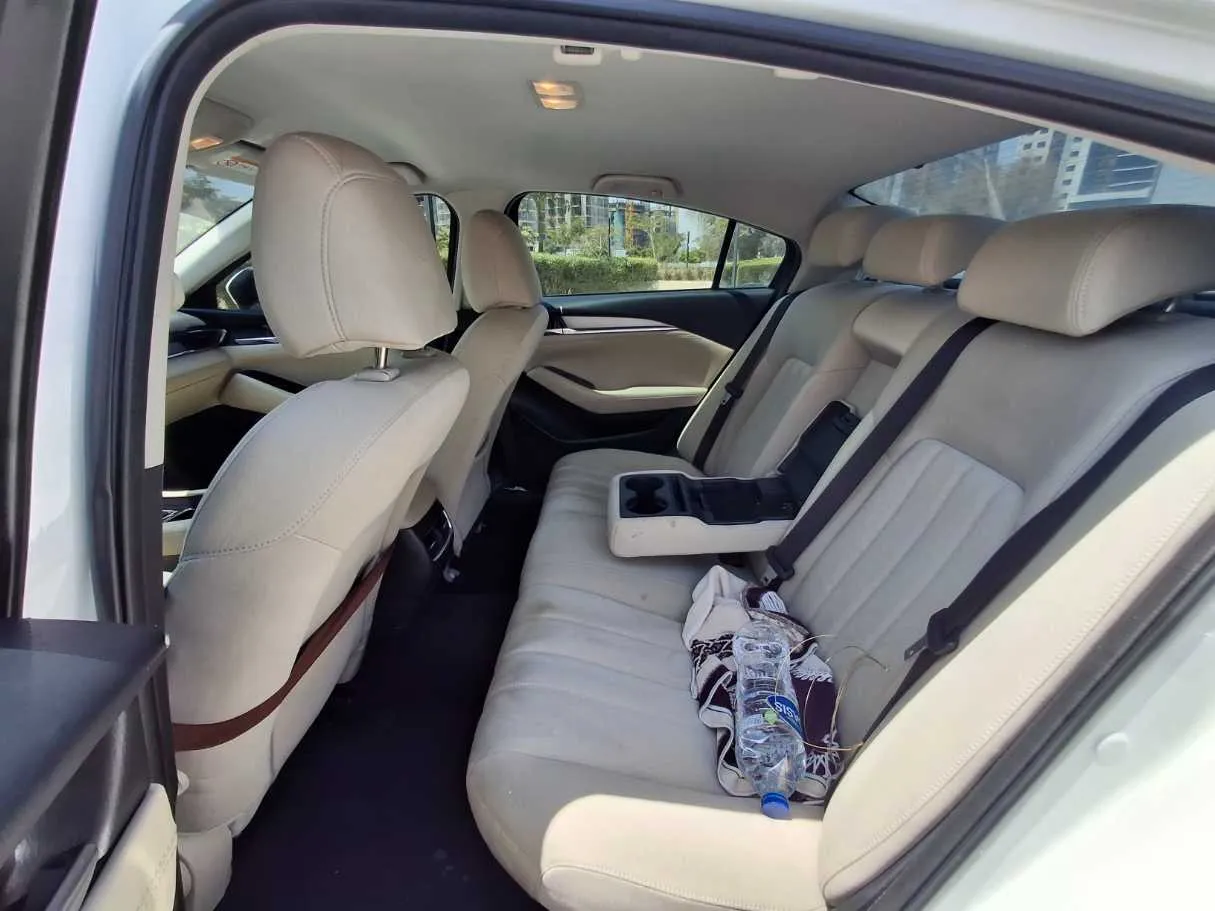 Car image 13