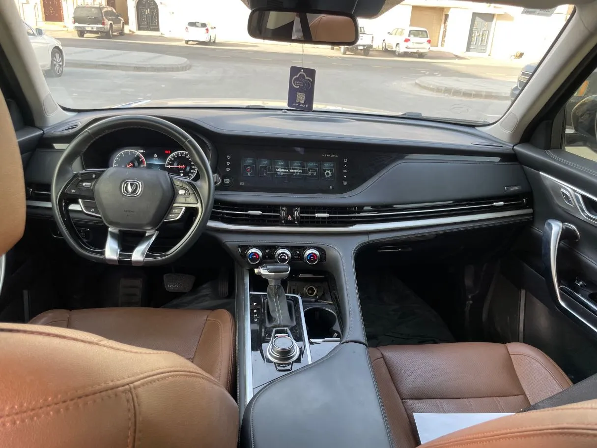 Car image 18