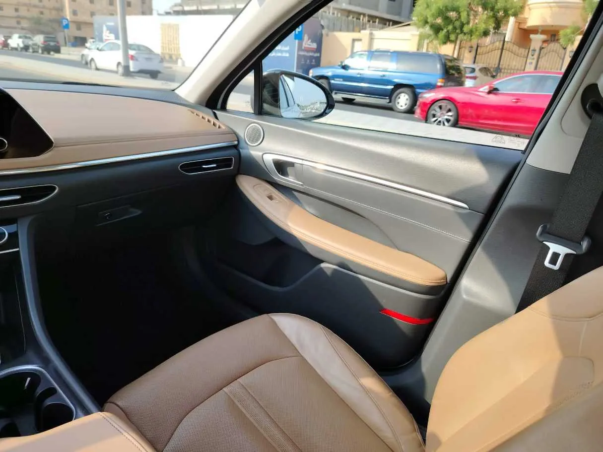 Car image 35