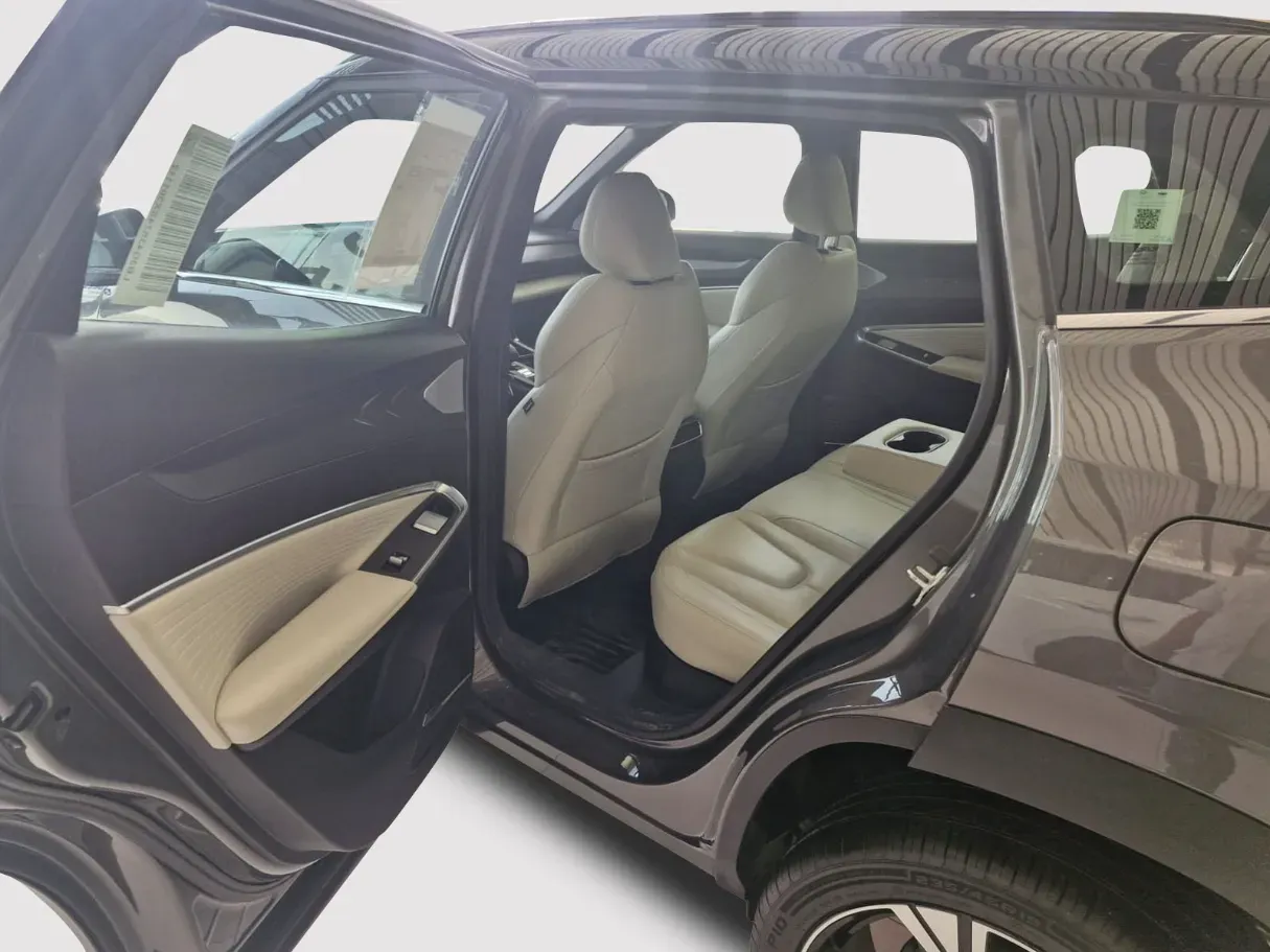 Car image 6