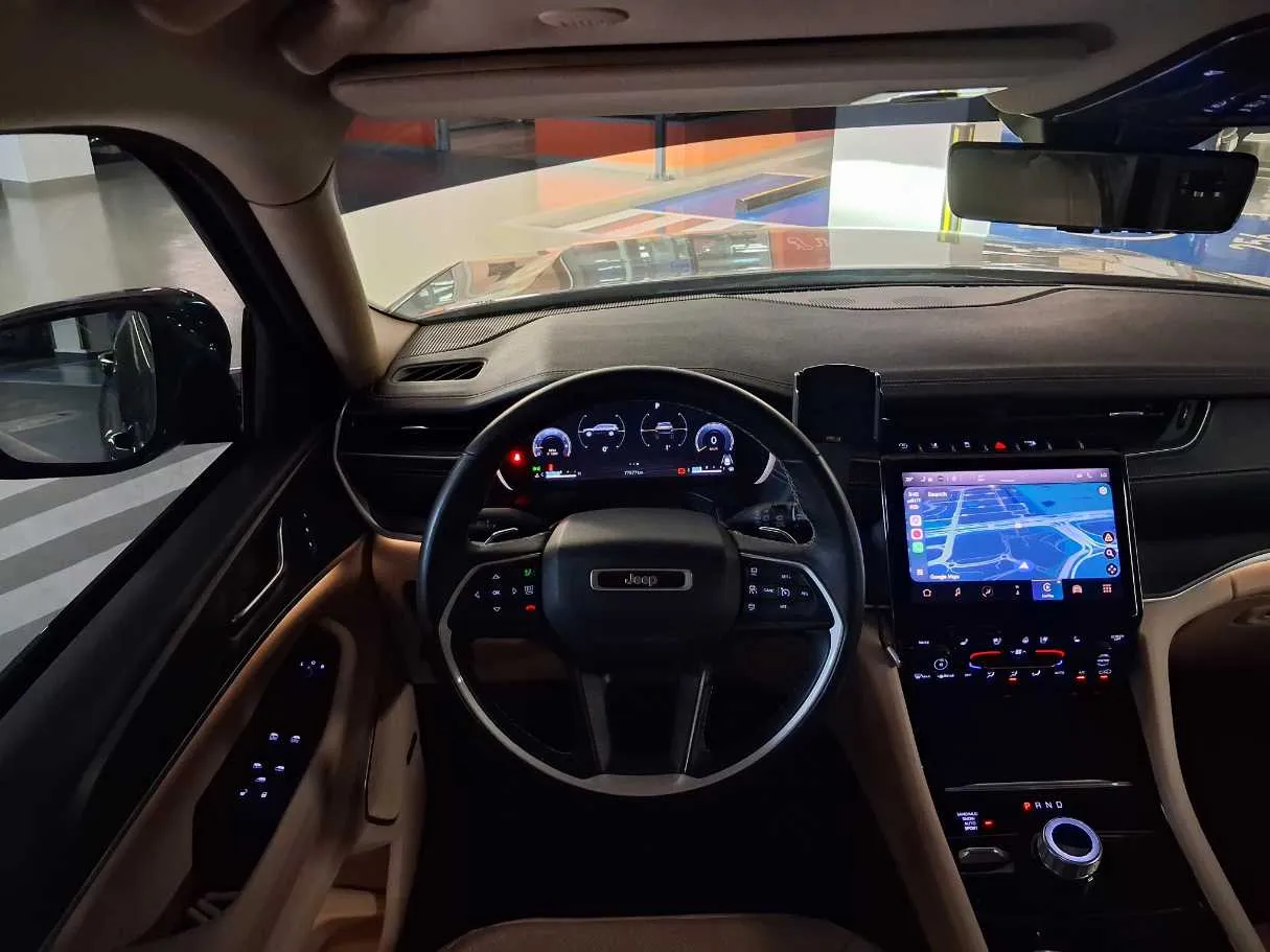 Car image 15