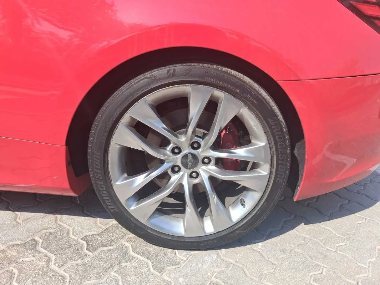 Car image 9