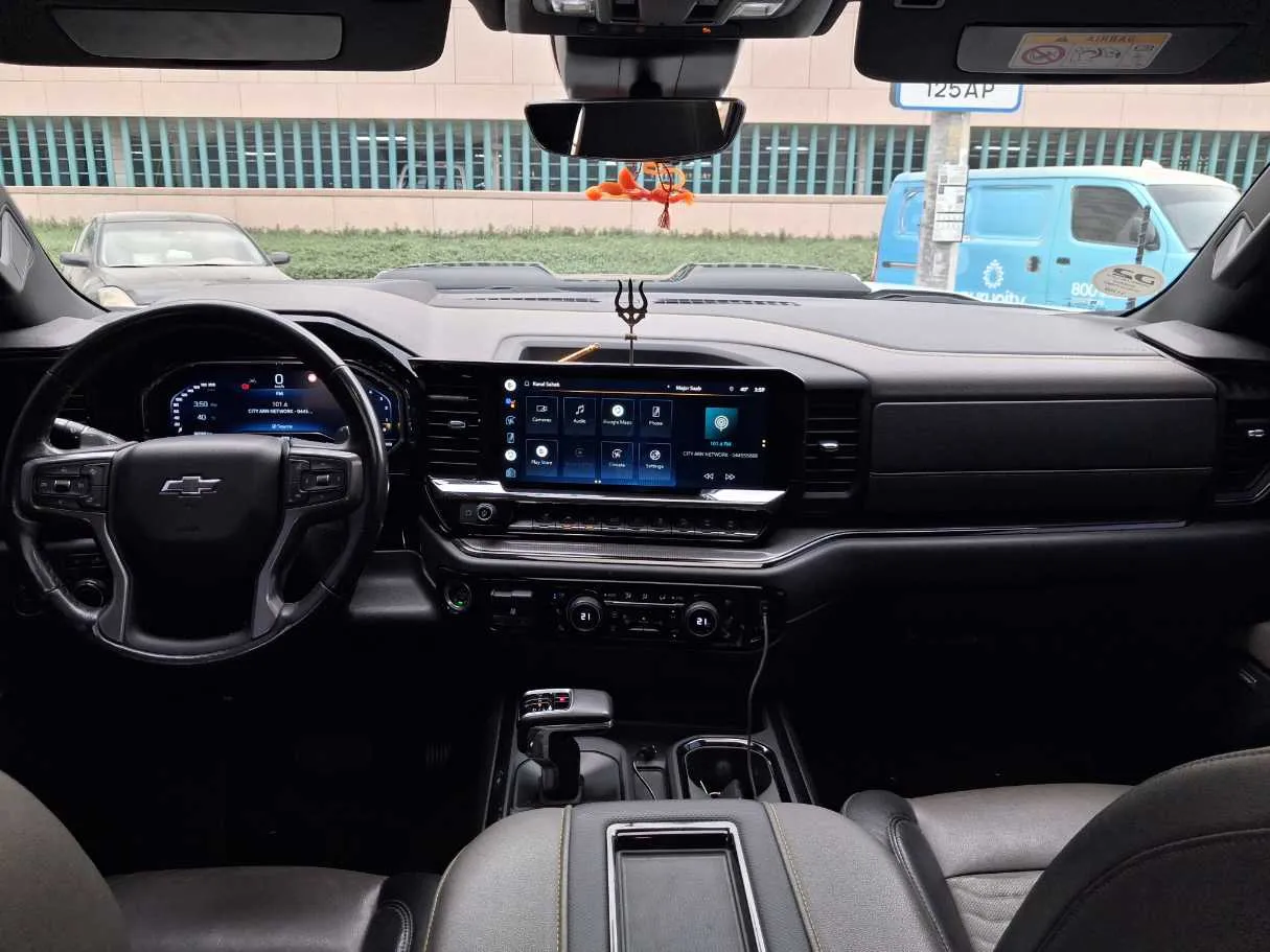Car image 17