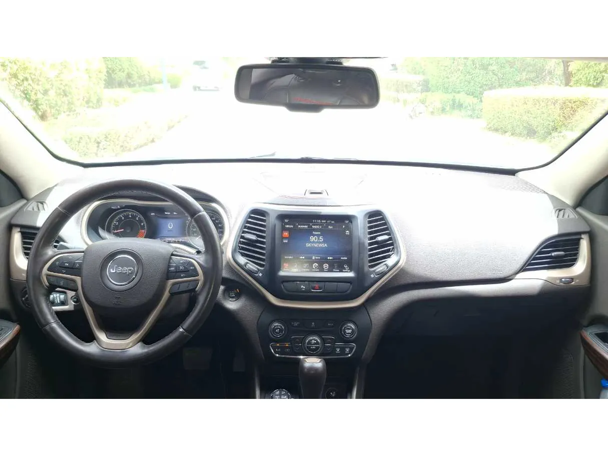 Car image 15
