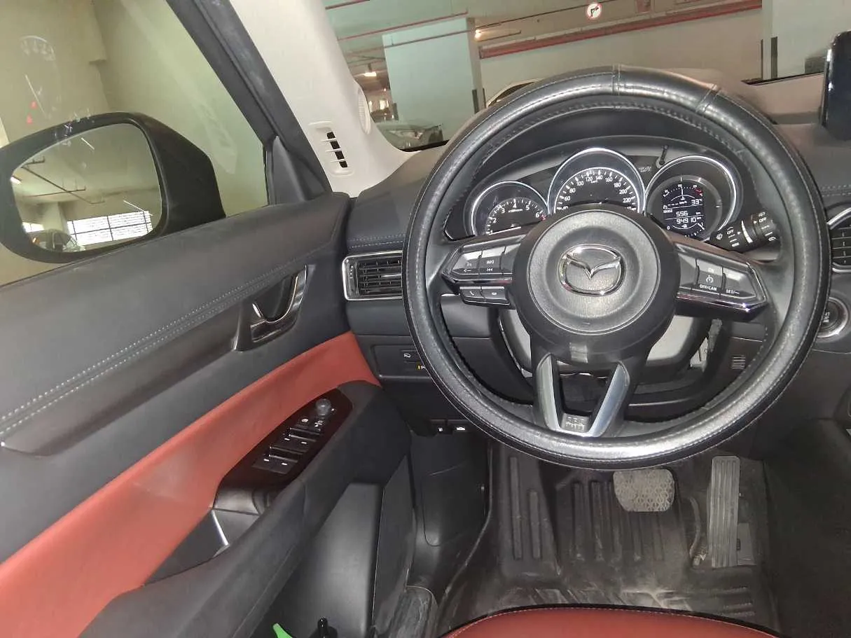 Car image 14
