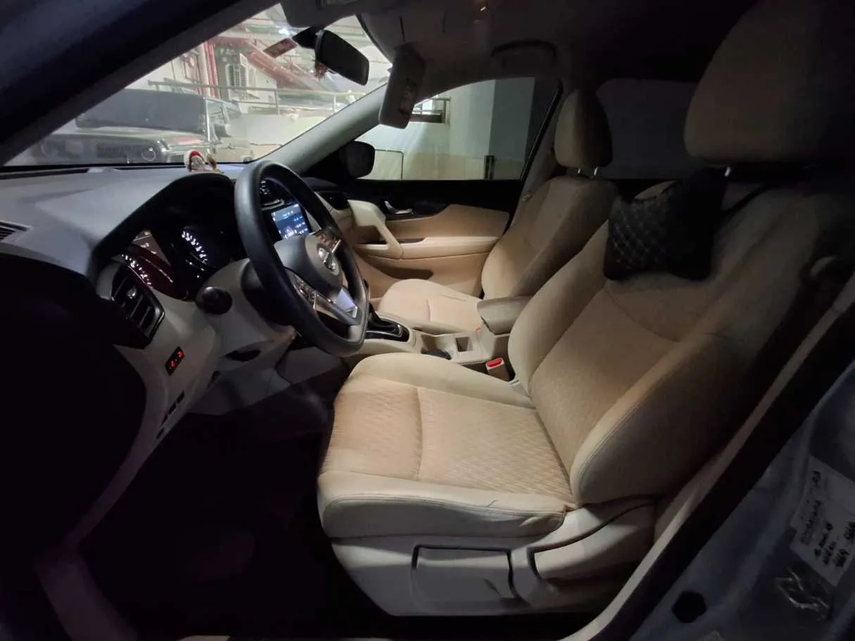Car image 12