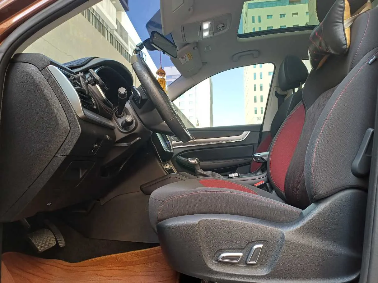 Car image 11