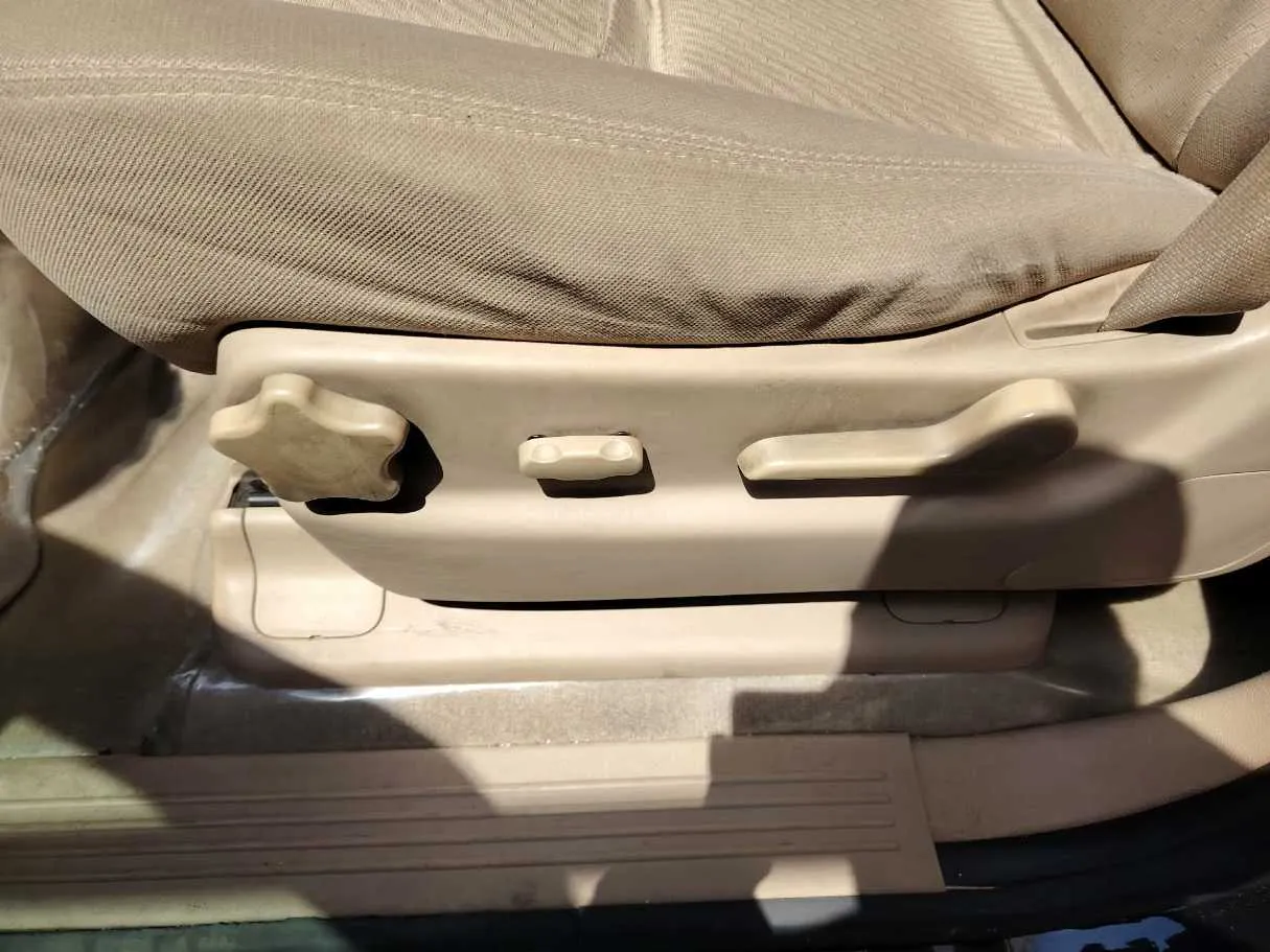 Car image 38