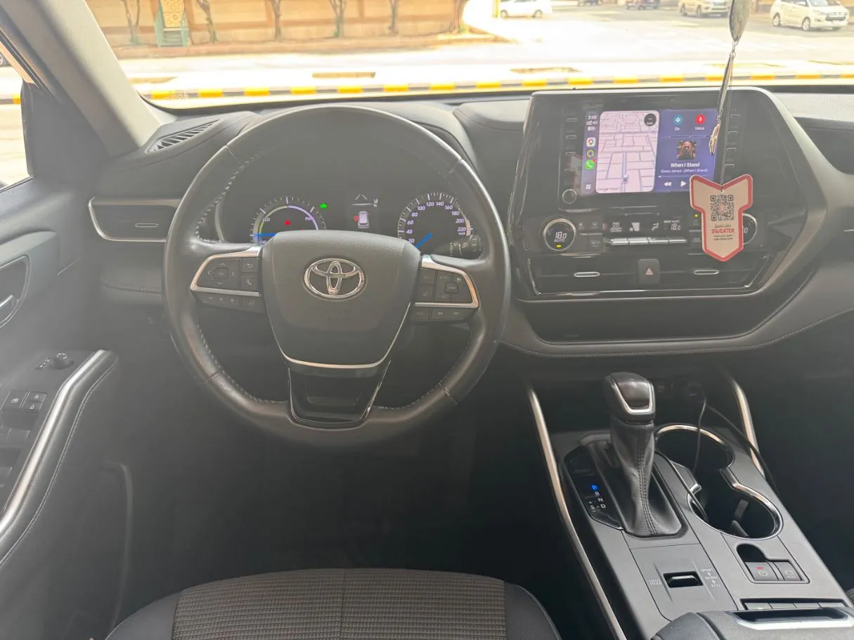 Car image 16