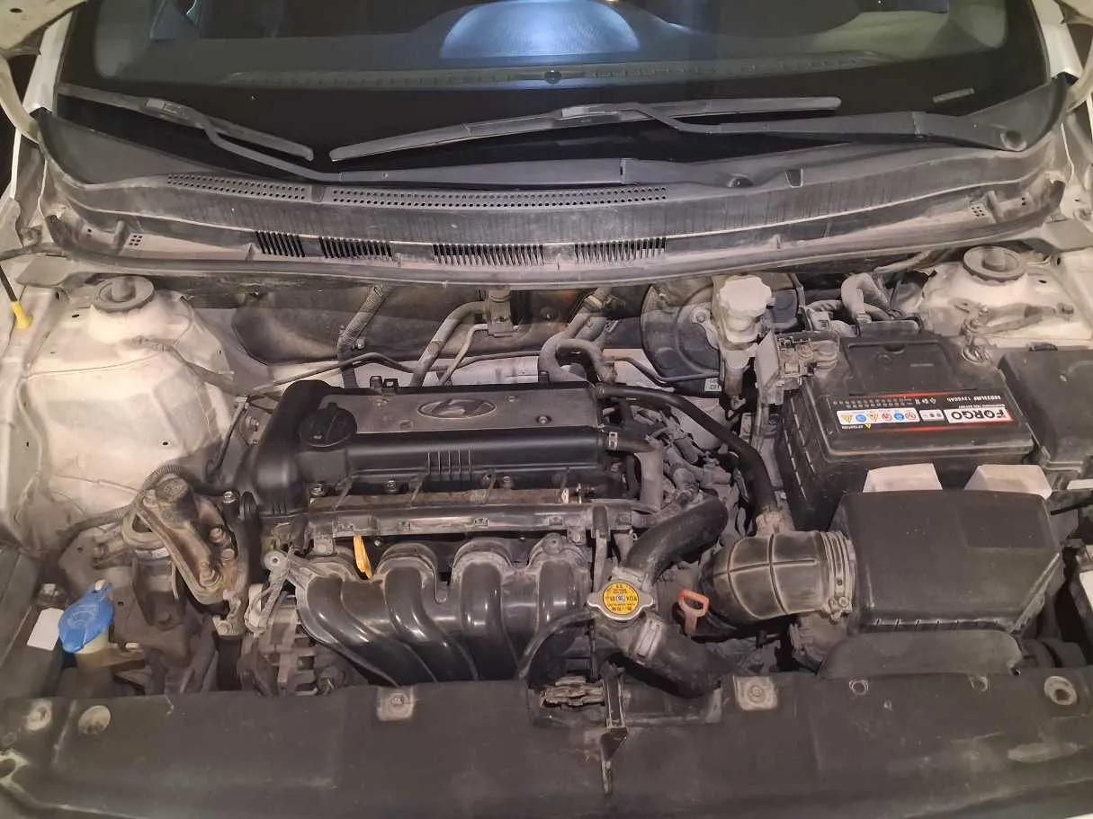 Car image 14