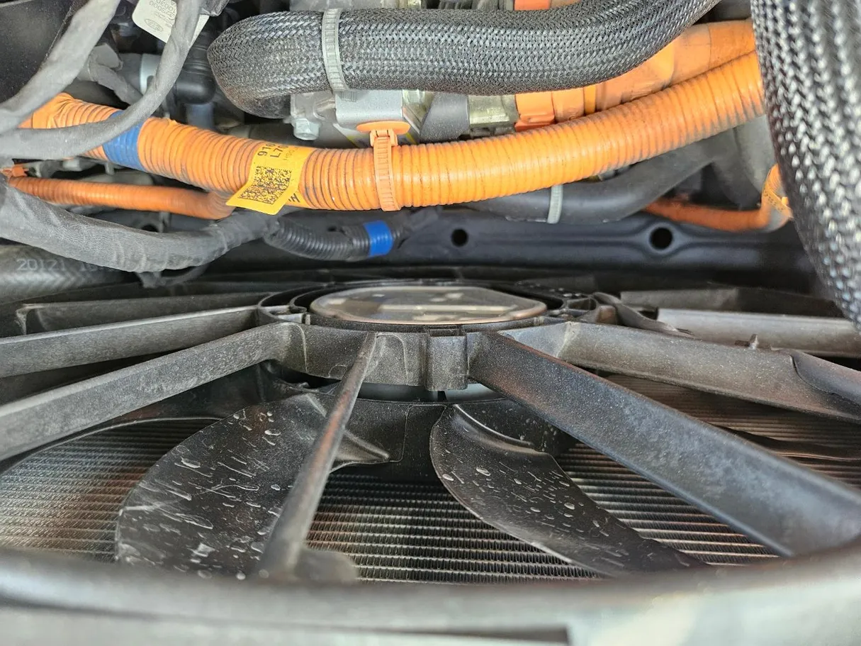 Car image 11