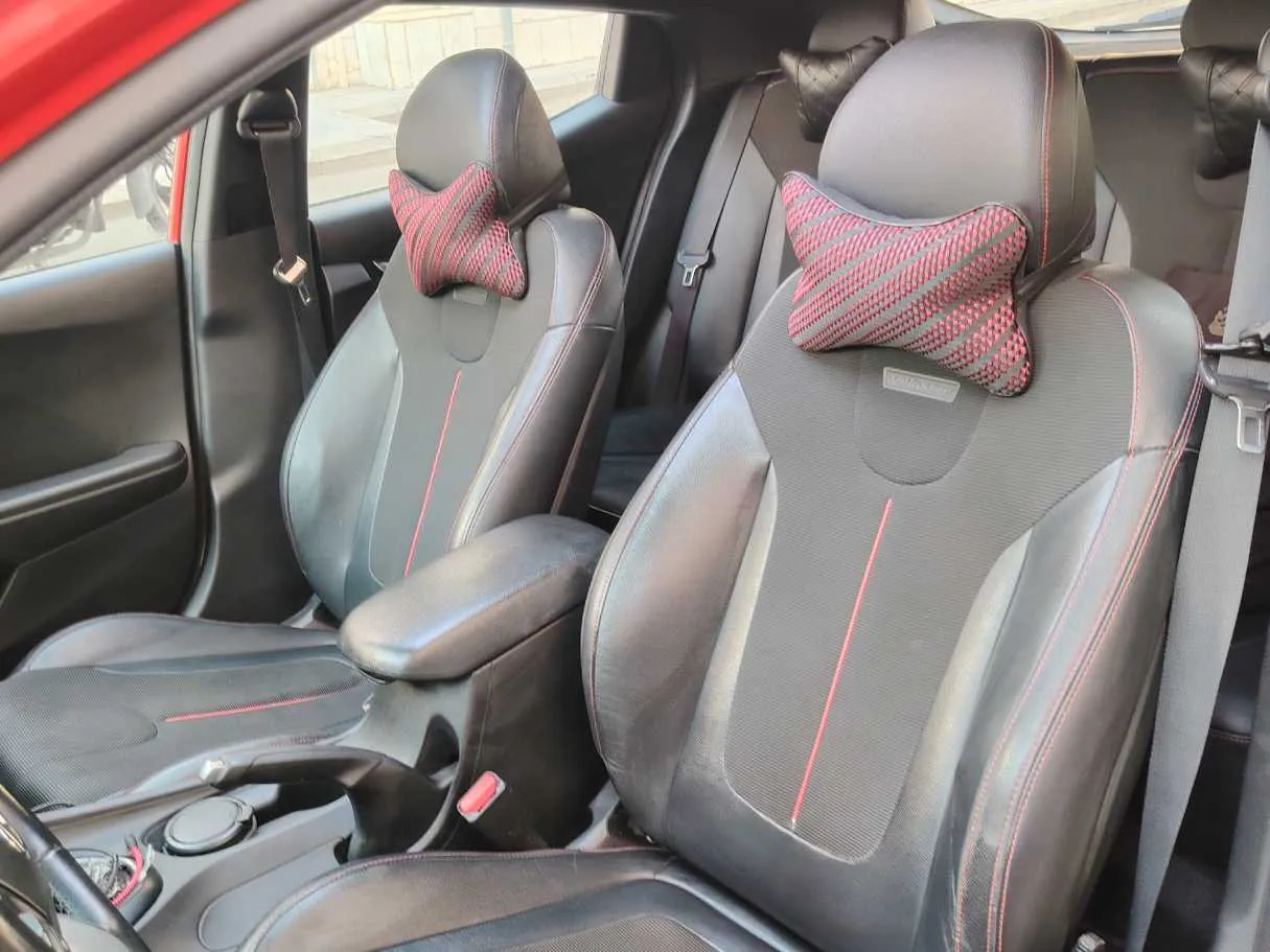 Car image 14
