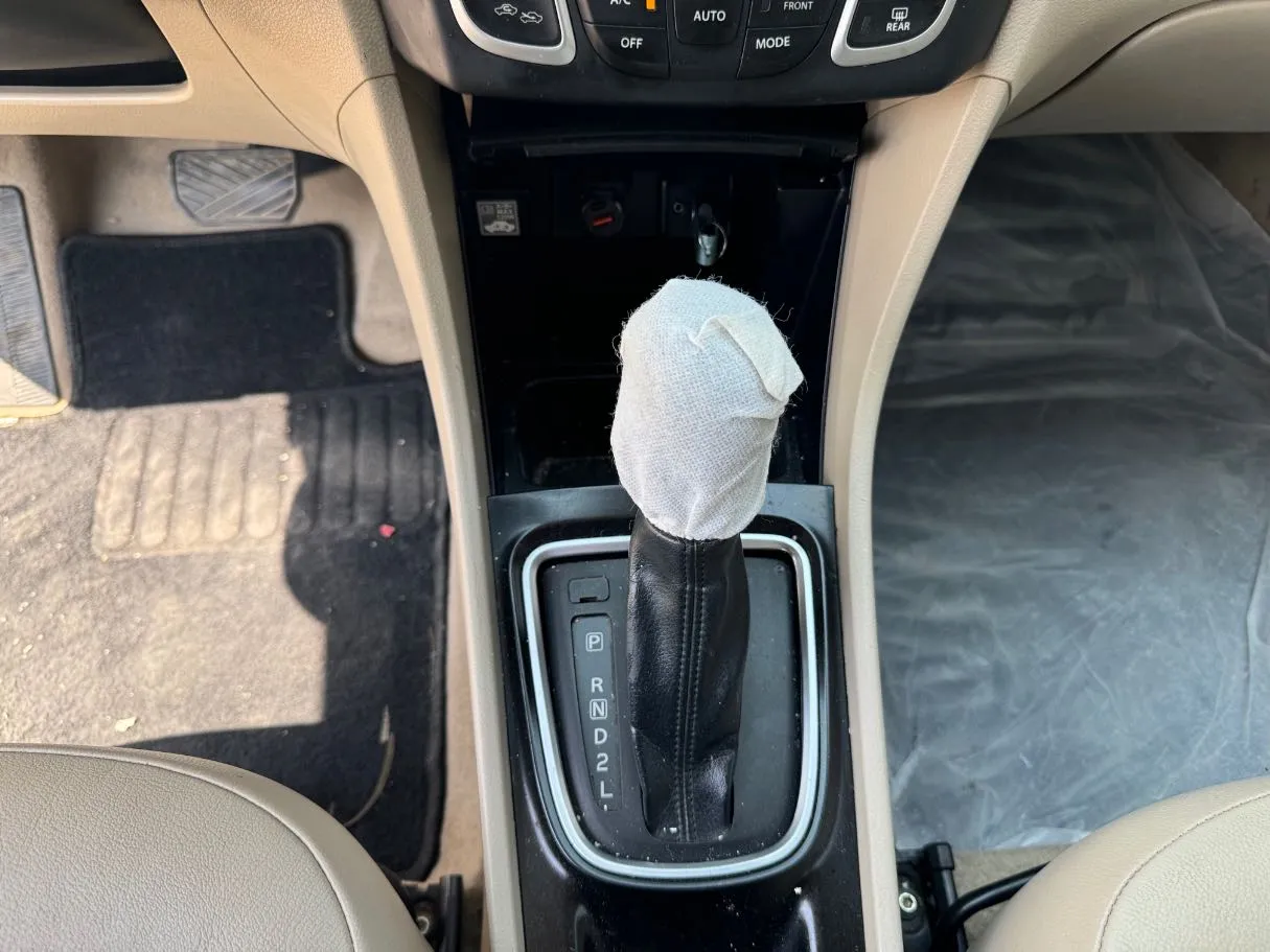 Car image 15