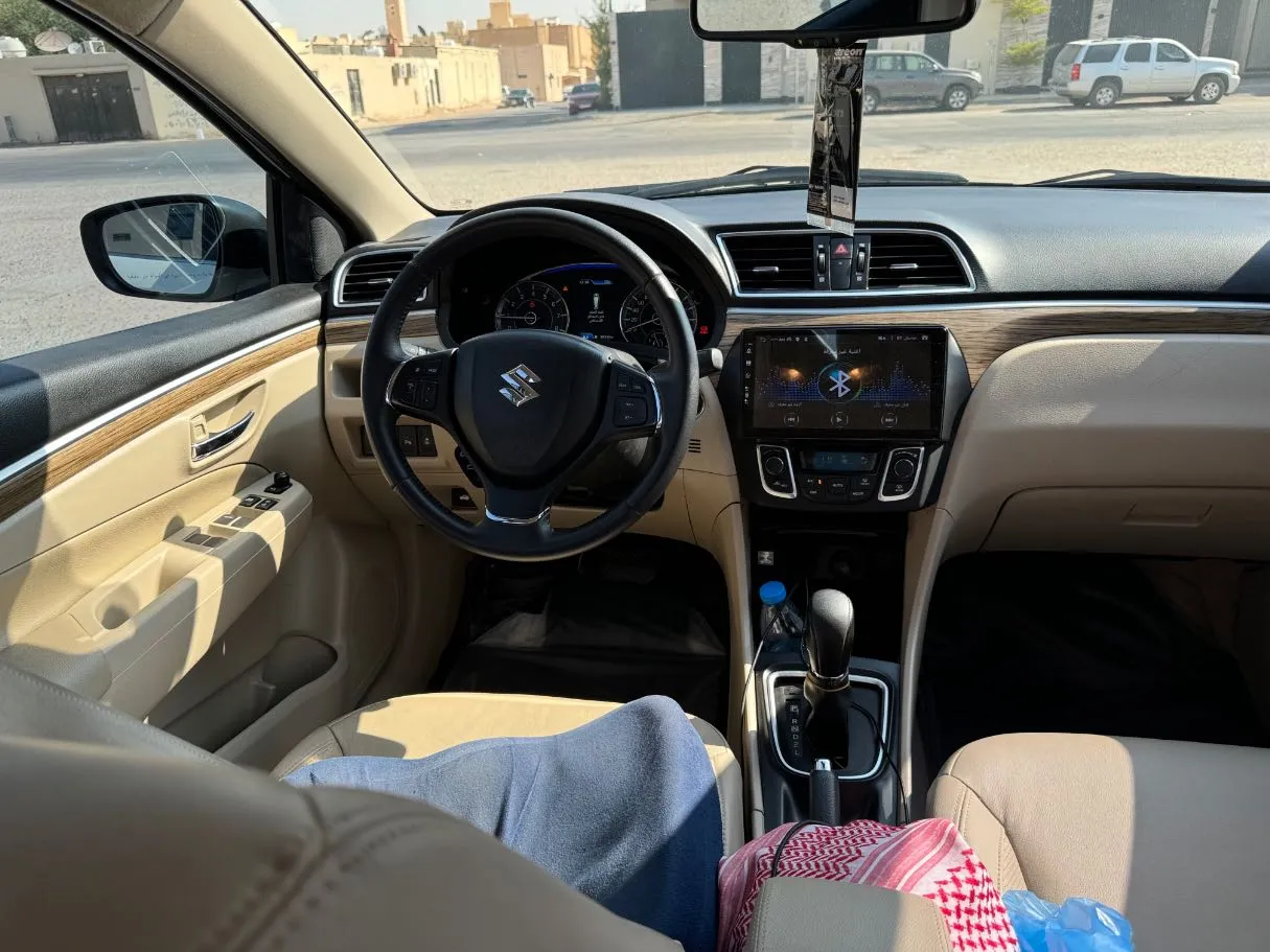 Car image 16