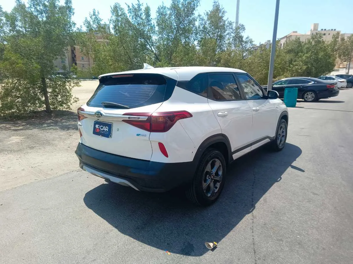 Car image 5