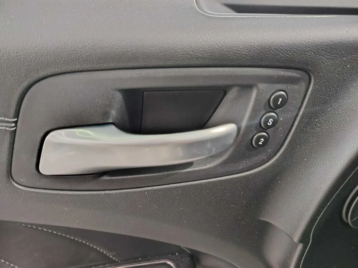 Car image 39