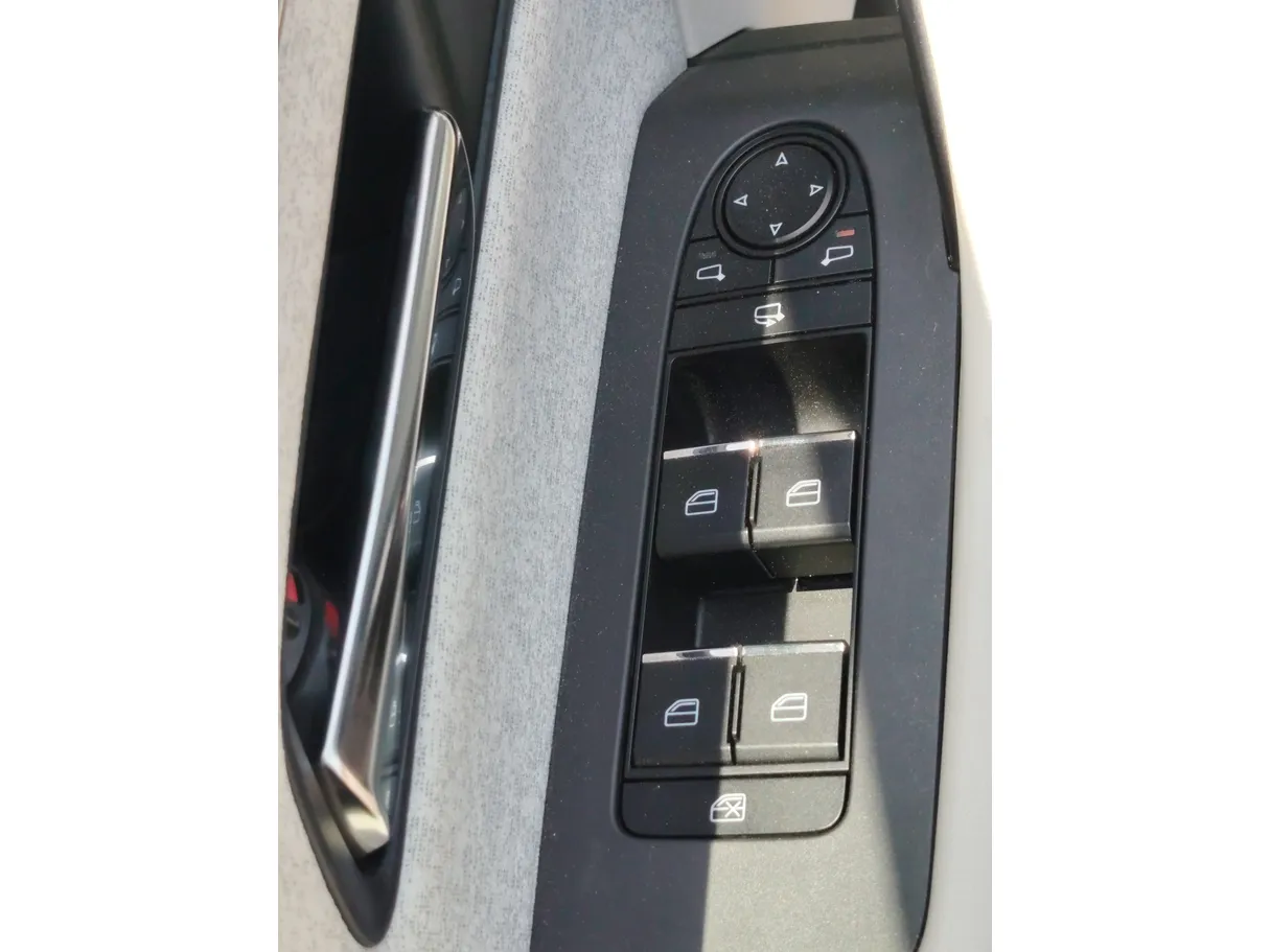 Car image 39