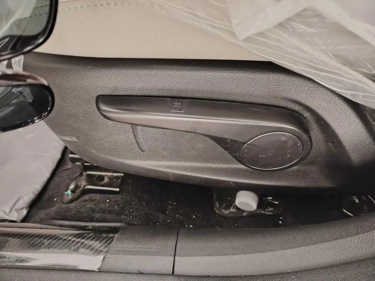 Car image 35