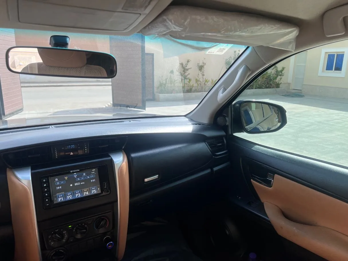 Car image 23