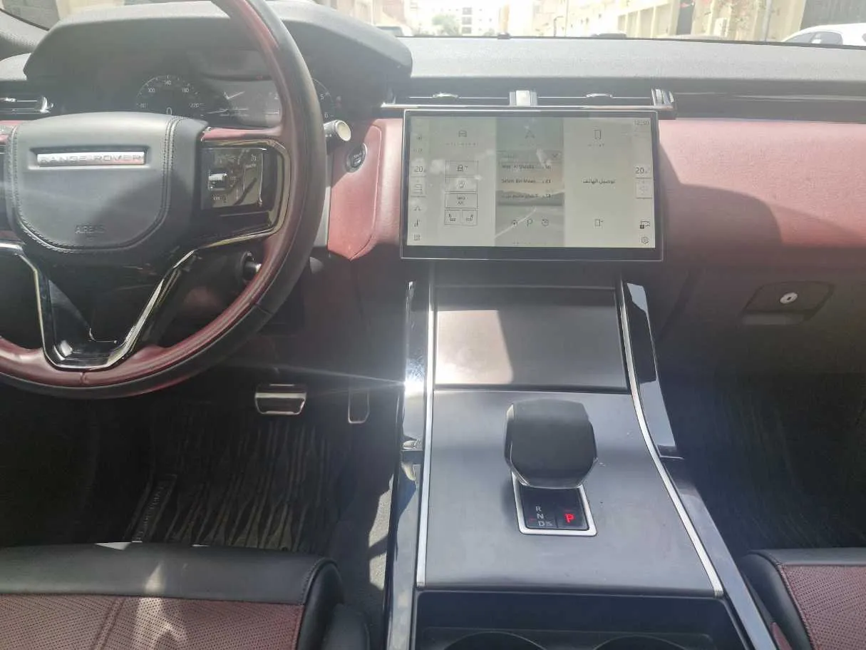 Car image 18
