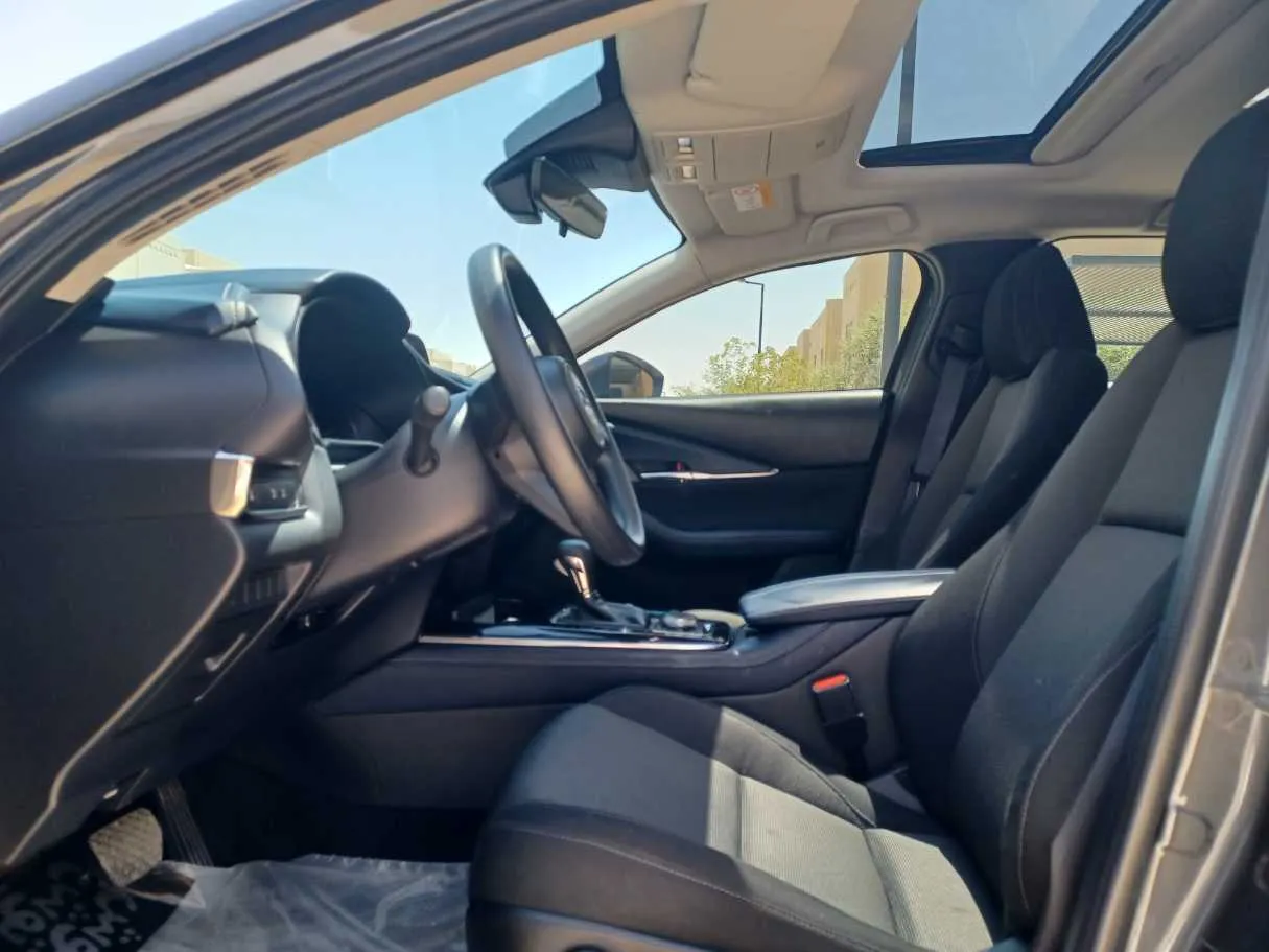 Car image 11