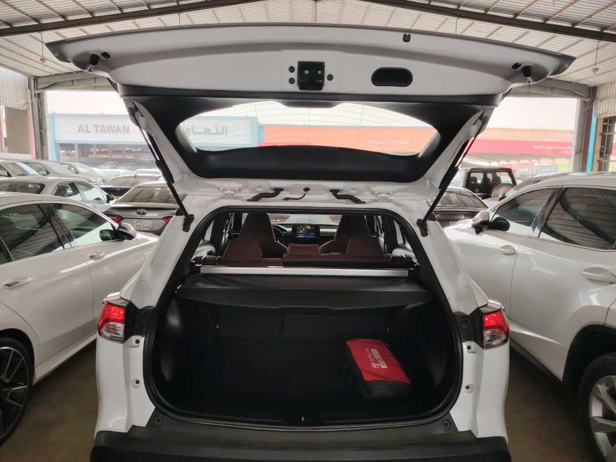 Car image 27