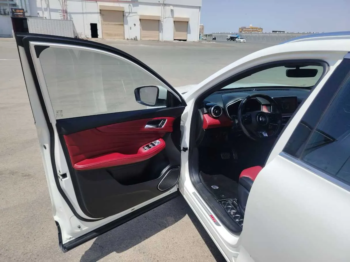 Car image 10