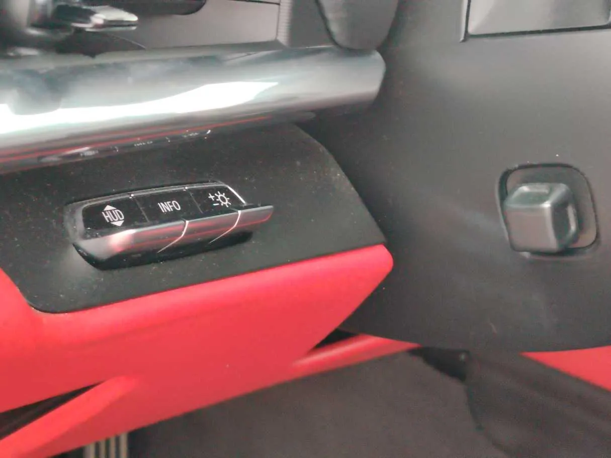 Car image 24