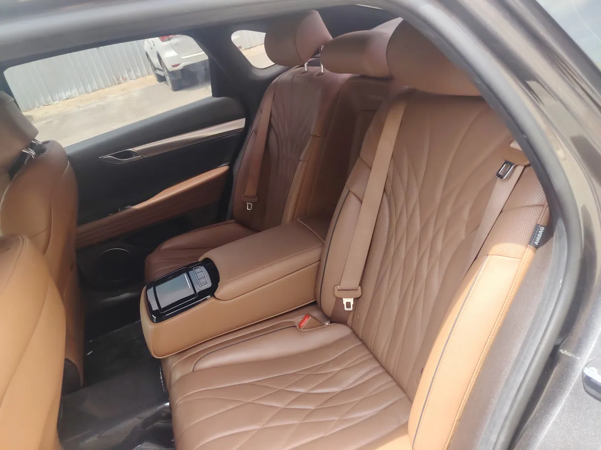 Car image 16
