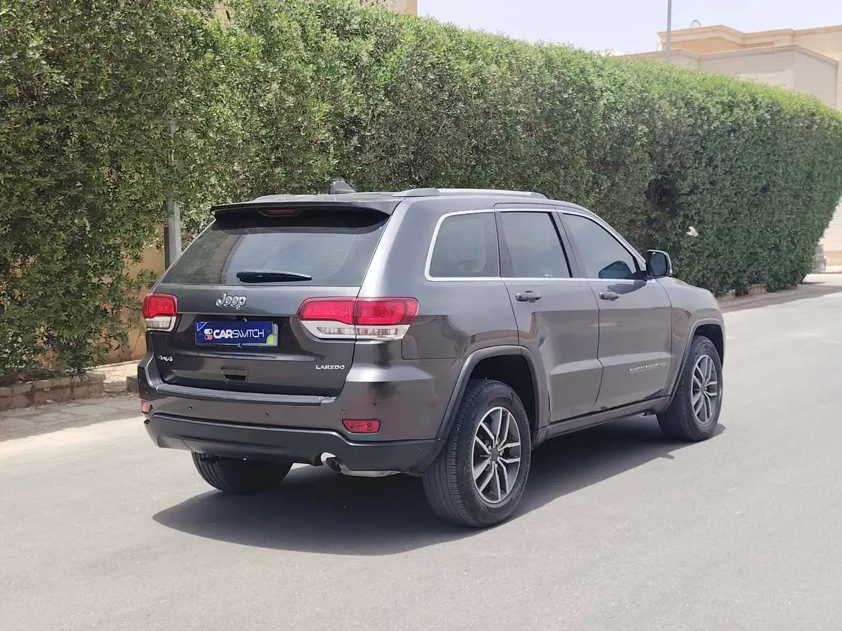Car image 8