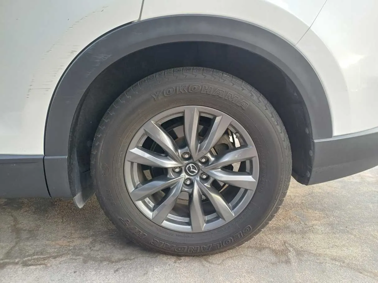 Car image 9